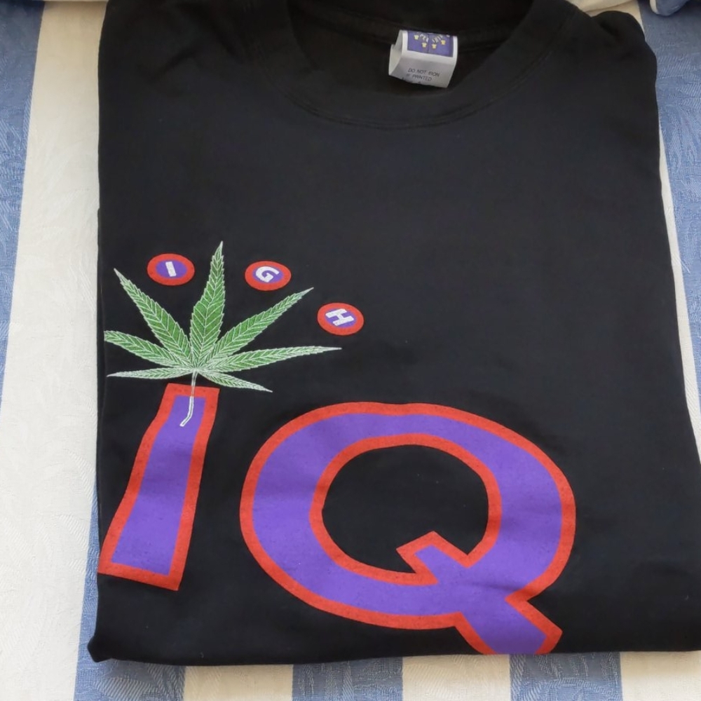 High IQ T Shirt Great Graphics XL